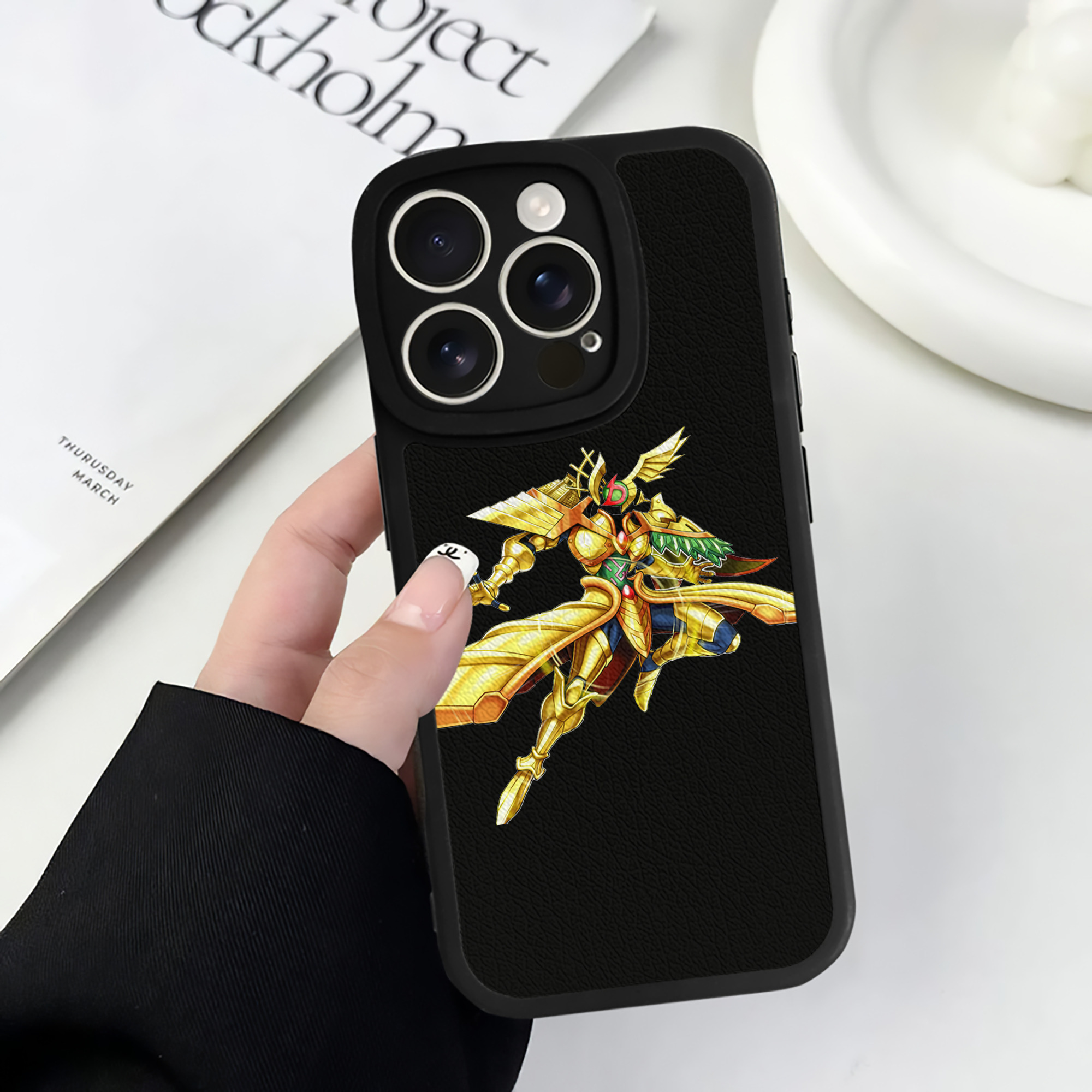 （画像用） 遊☆戯☆王 Yu-Gi-Oh! 【iPhone 16シリーズ対応】シリコンスマホケース（レザー調） 材質：シリコン